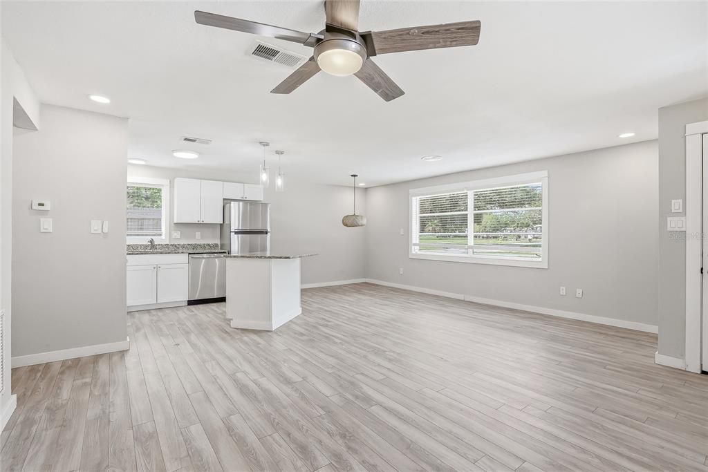 For Sale: $310,000 (2 beds, 1 baths, 959 Square Feet)