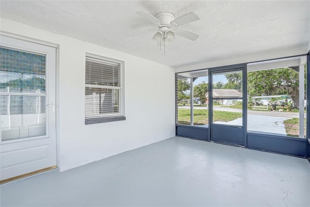 For Sale: $310,000 (2 beds, 1 baths, 959 Square Feet)