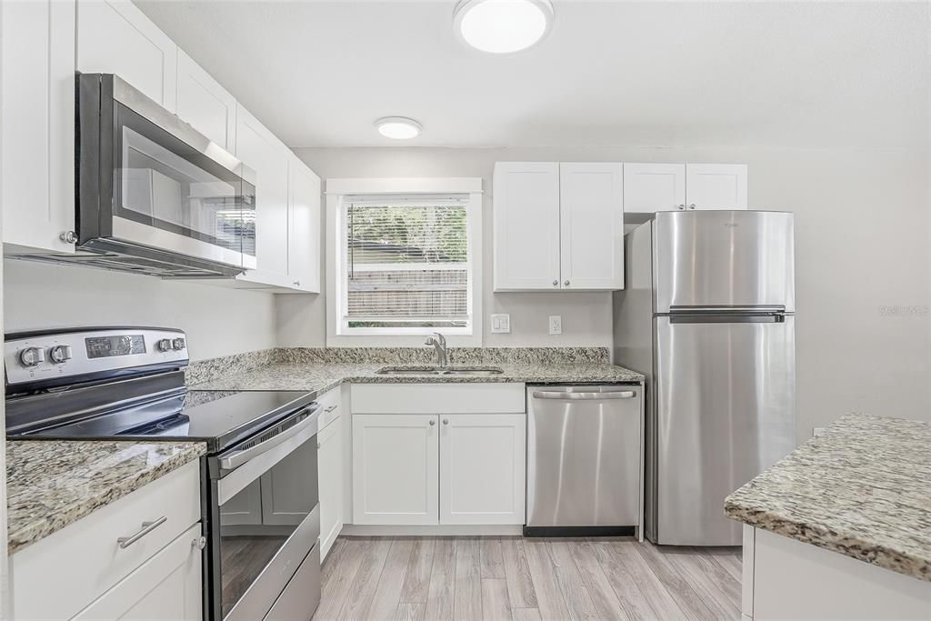 For Sale: $310,000 (2 beds, 1 baths, 959 Square Feet)