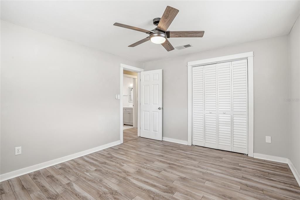 For Sale: $310,000 (2 beds, 1 baths, 959 Square Feet)