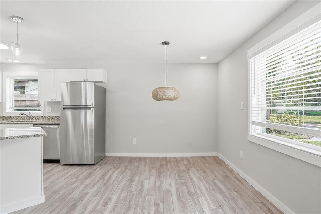 For Sale: $310,000 (2 beds, 1 baths, 959 Square Feet)