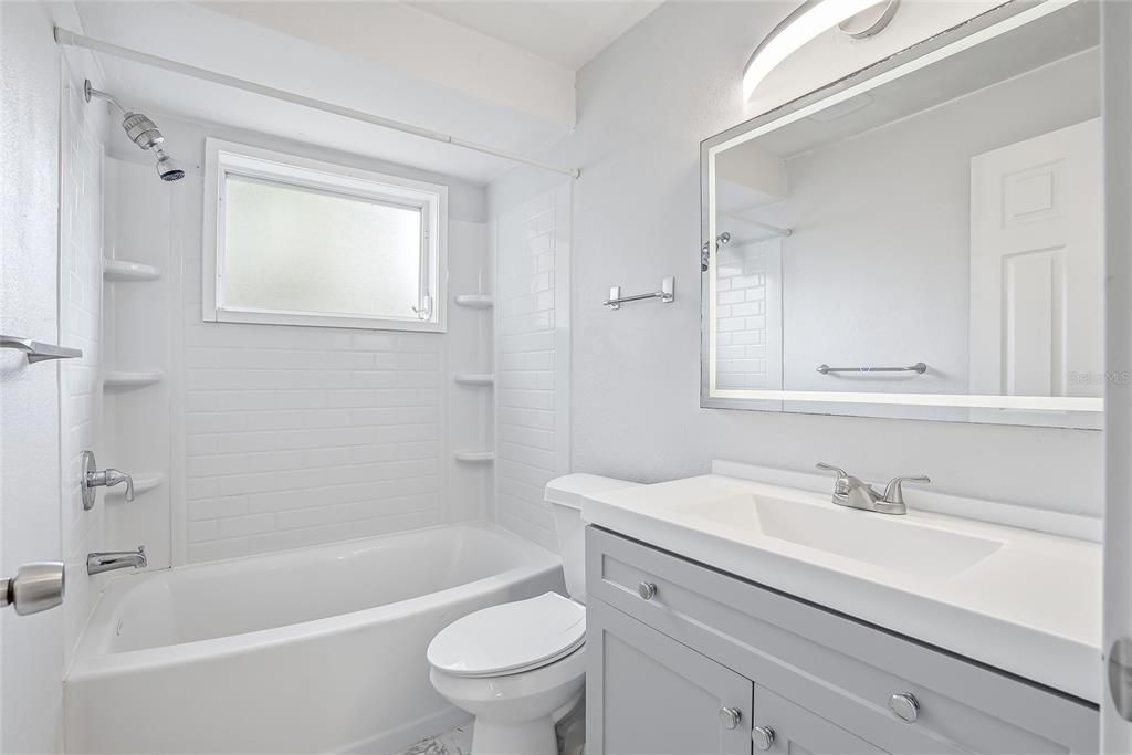 For Sale: $310,000 (2 beds, 1 baths, 959 Square Feet)