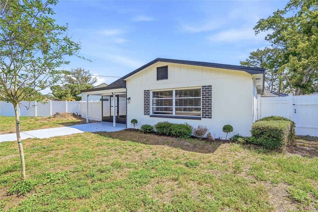 For Sale: $310,000 (2 beds, 1 baths, 959 Square Feet)