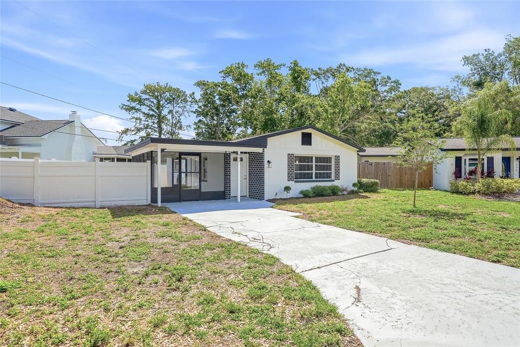 For Sale: $310,000 (2 beds, 1 baths, 959 Square Feet)