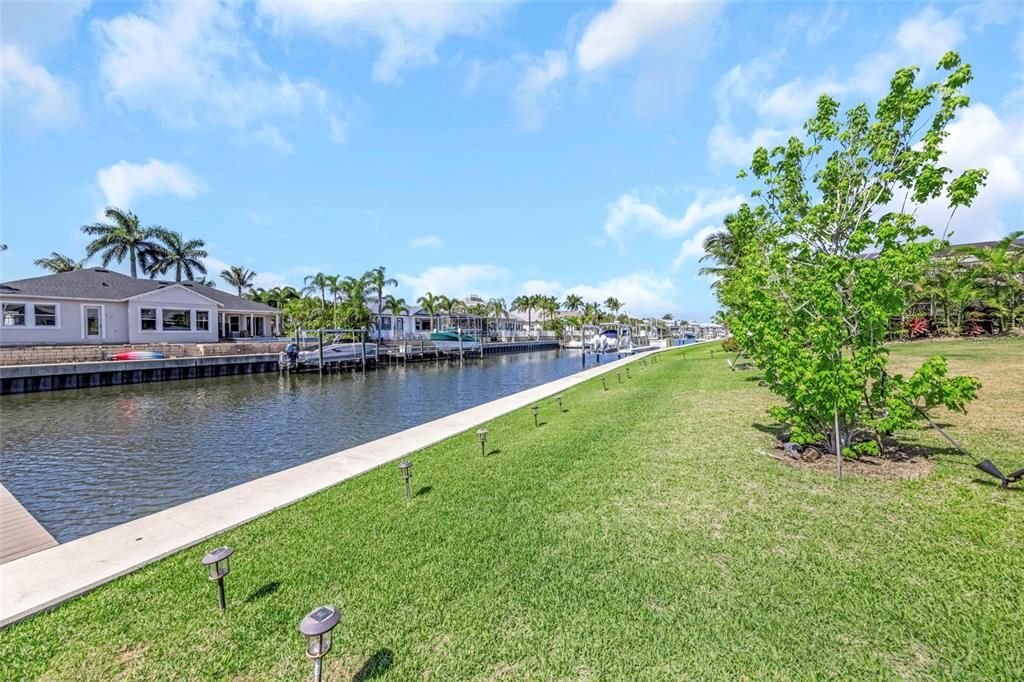 For Sale: $1,750,000 (6 beds, 4 baths, 5284 Square Feet)