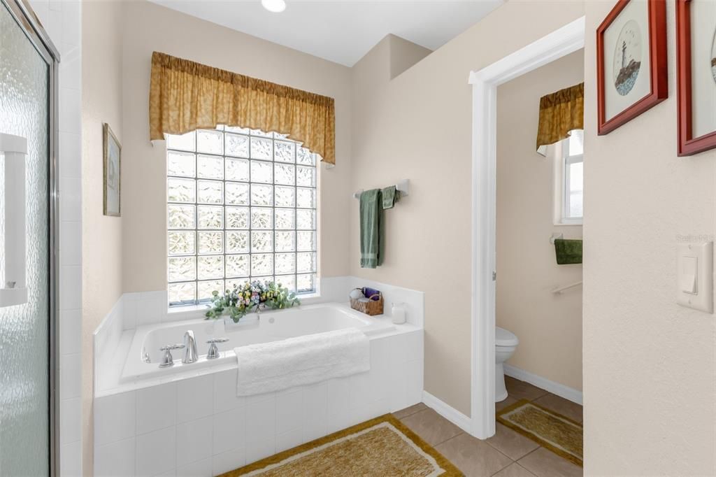 For Sale: $369,000 (3 beds, 2 baths, 1672 Square Feet)