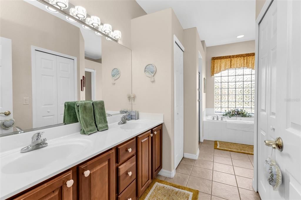For Sale: $369,000 (3 beds, 2 baths, 1672 Square Feet)