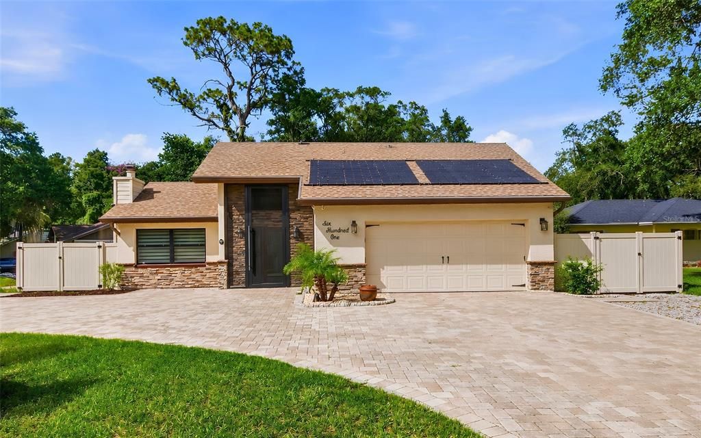 For Sale: $599,000 (4 beds, 2 baths, 1952 Square Feet)
