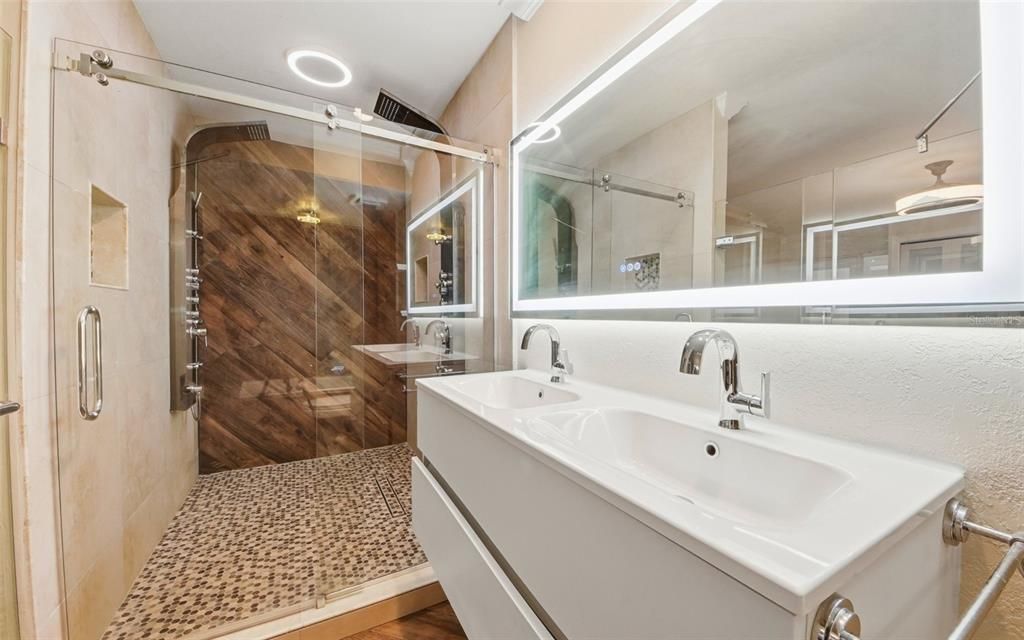 For Sale: $599,000 (4 beds, 2 baths, 1952 Square Feet)