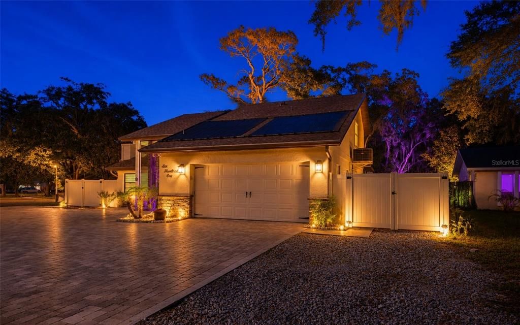 For Sale: $599,000 (4 beds, 2 baths, 1952 Square Feet)