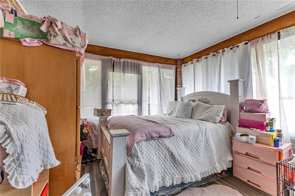 For Sale: $264,900 (2 beds, 2 baths, 1354 Square Feet)