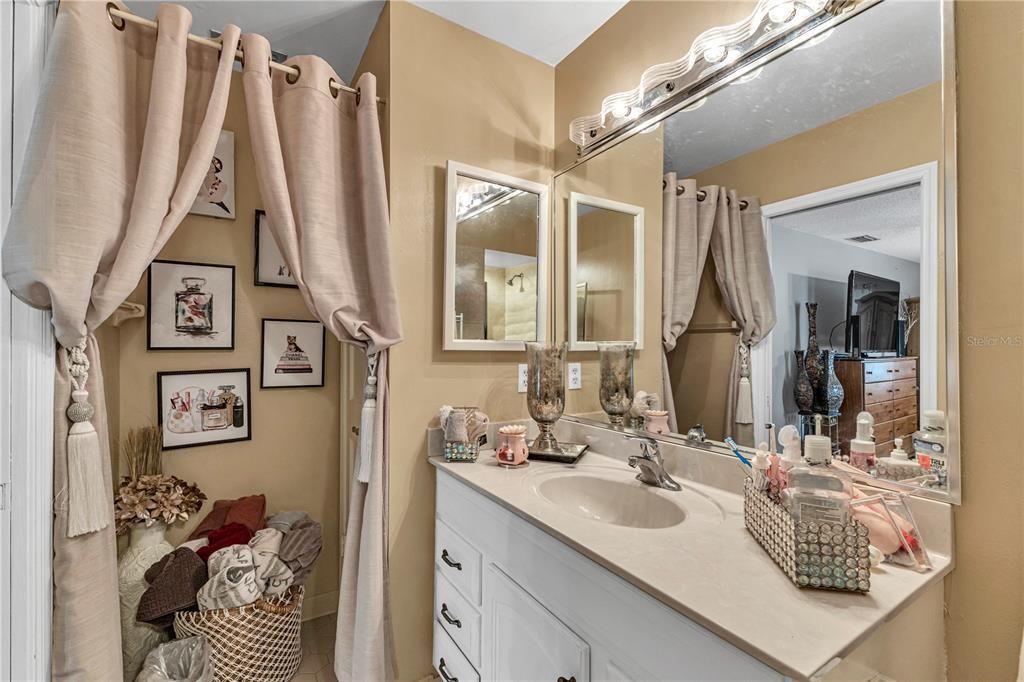 For Sale: $264,900 (2 beds, 2 baths, 1354 Square Feet)