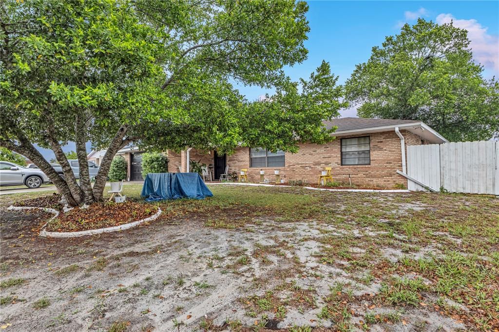 For Sale: $264,900 (2 beds, 2 baths, 1354 Square Feet)