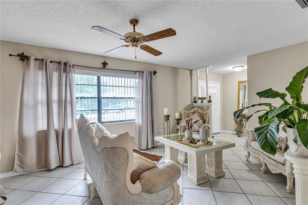 For Sale: $264,900 (2 beds, 2 baths, 1354 Square Feet)