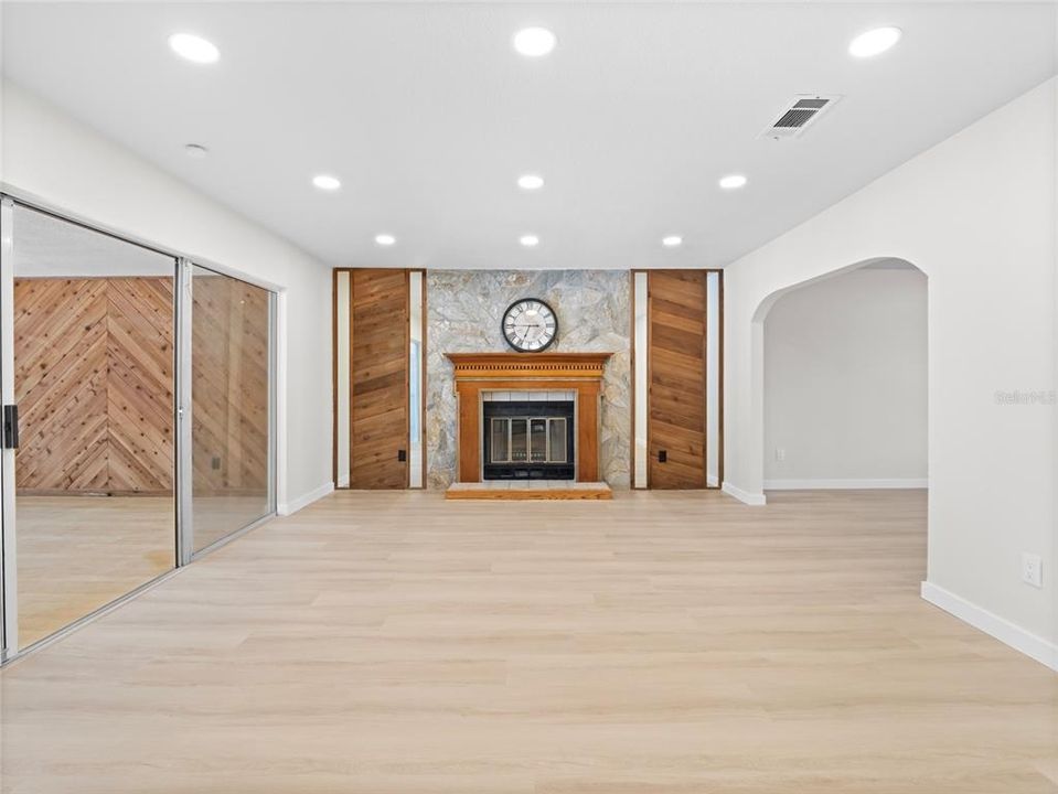 Active With Contract: $549,900 (3 beds, 2 baths, 2586 Square Feet)