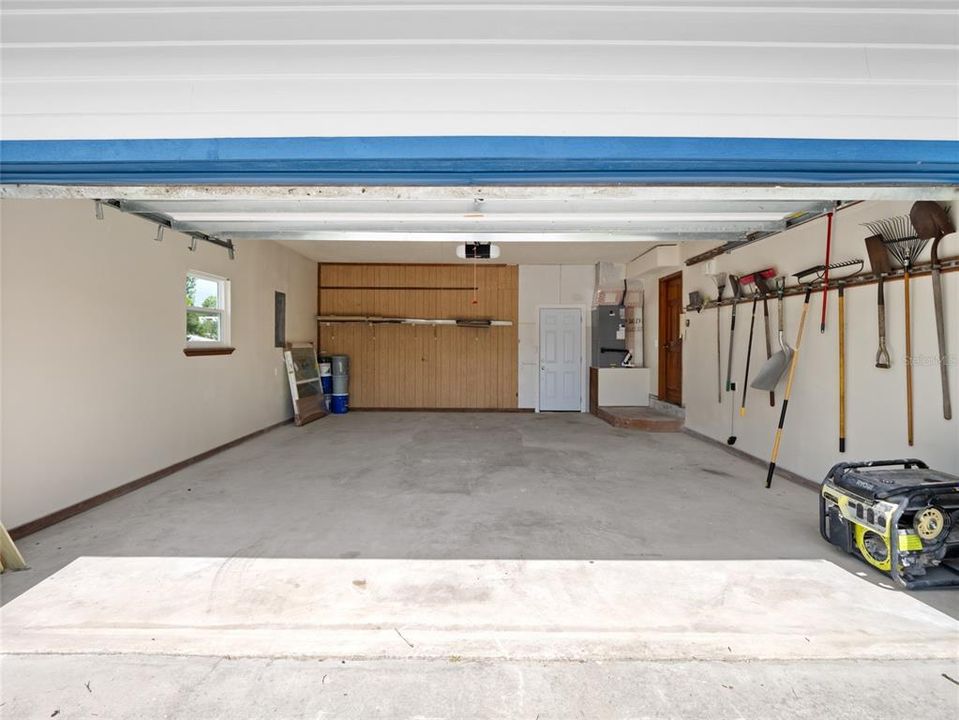 Active With Contract: $549,900 (3 beds, 2 baths, 2586 Square Feet)