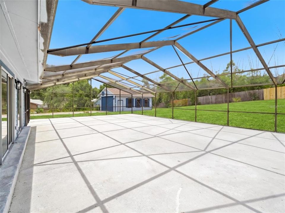 Active With Contract: $549,900 (3 beds, 2 baths, 2586 Square Feet)
