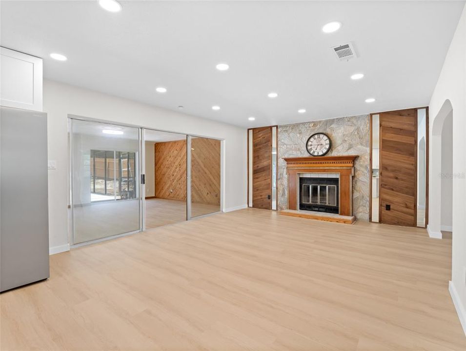 Active With Contract: $549,900 (3 beds, 2 baths, 2586 Square Feet)