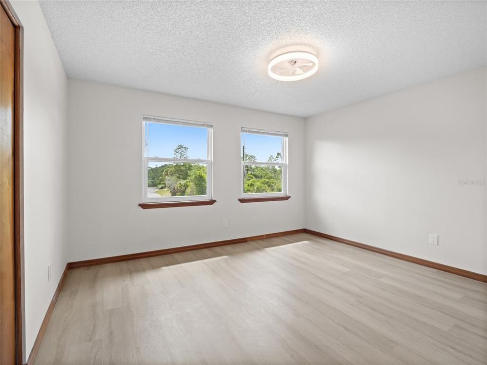 Active With Contract: $549,900 (3 beds, 2 baths, 2586 Square Feet)