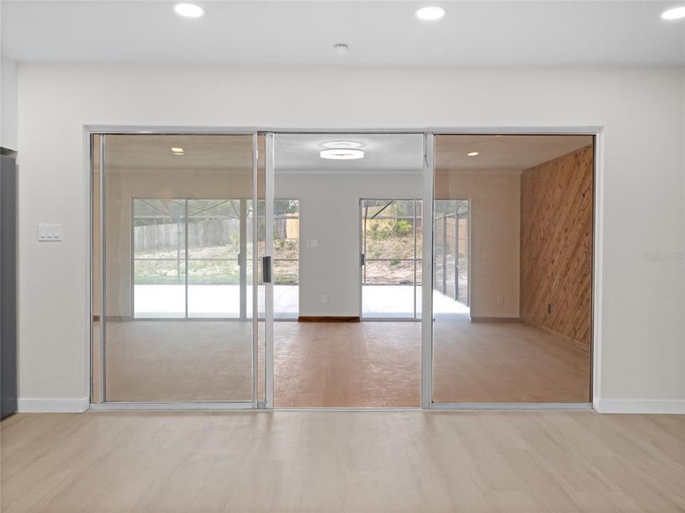 Active With Contract: $549,900 (3 beds, 2 baths, 2586 Square Feet)