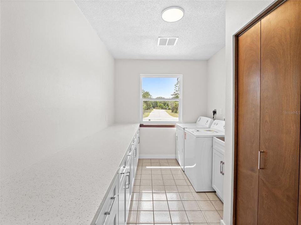 Active With Contract: $549,900 (3 beds, 2 baths, 2586 Square Feet)