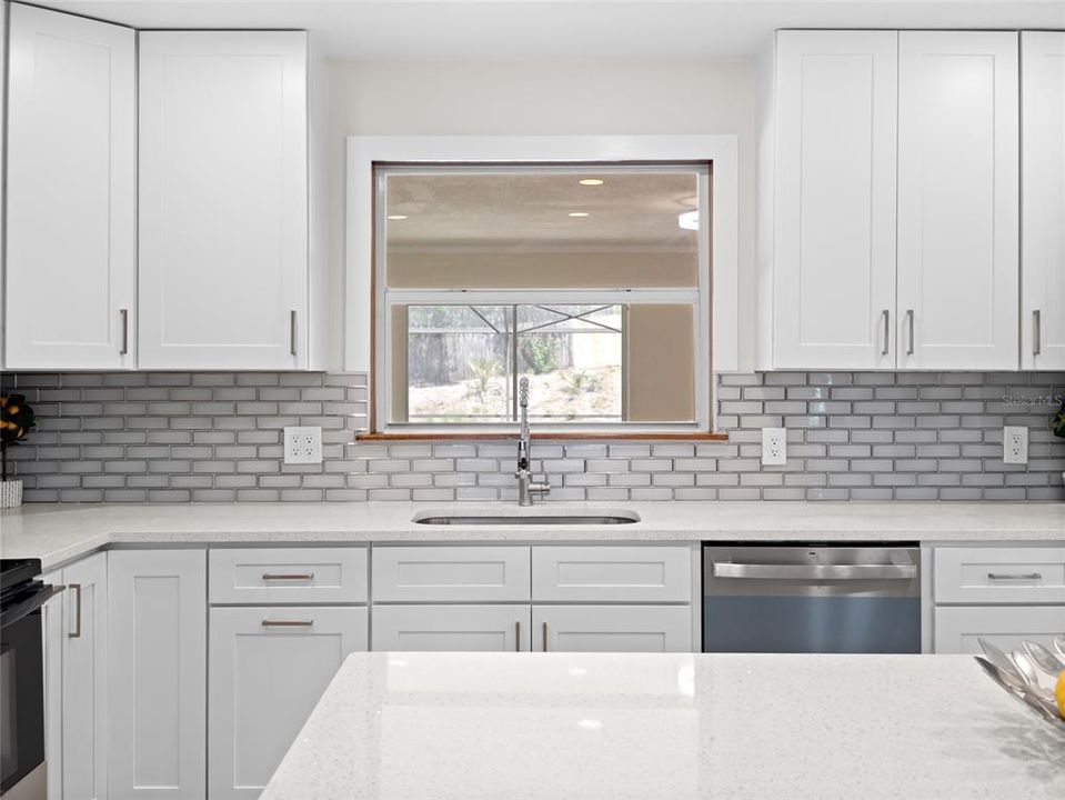 Active With Contract: $549,900 (3 beds, 2 baths, 2586 Square Feet)