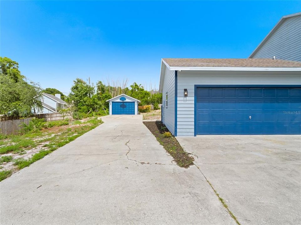 Active With Contract: $549,900 (3 beds, 2 baths, 2586 Square Feet)