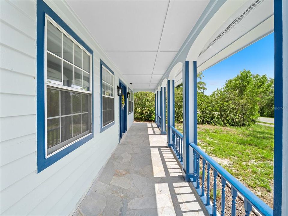 Active With Contract: $549,900 (3 beds, 2 baths, 2586 Square Feet)