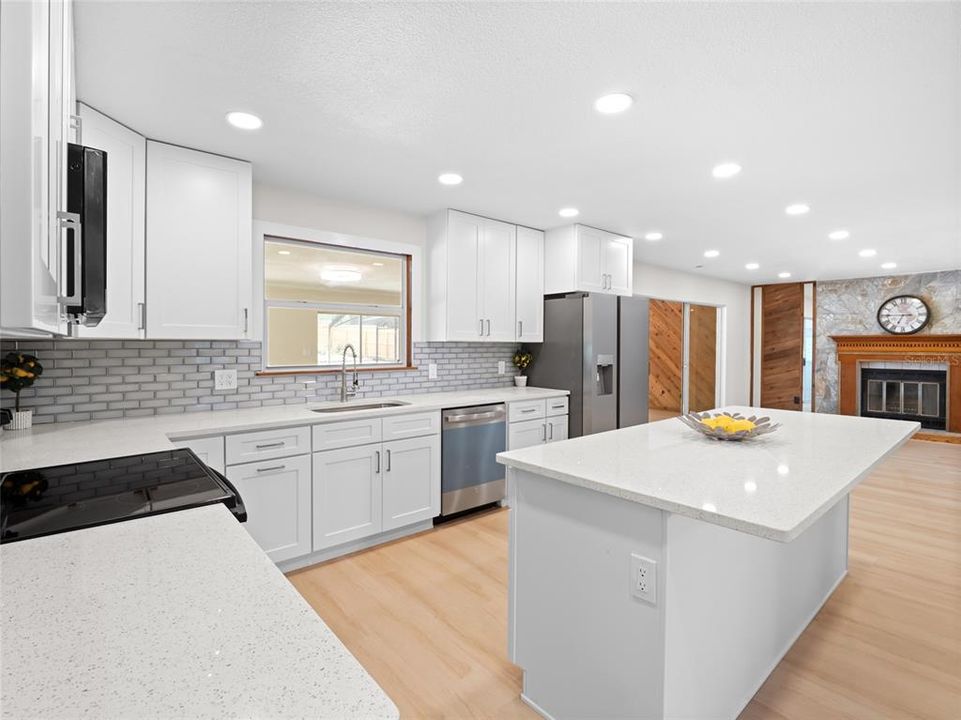 Active With Contract: $549,900 (3 beds, 2 baths, 2586 Square Feet)