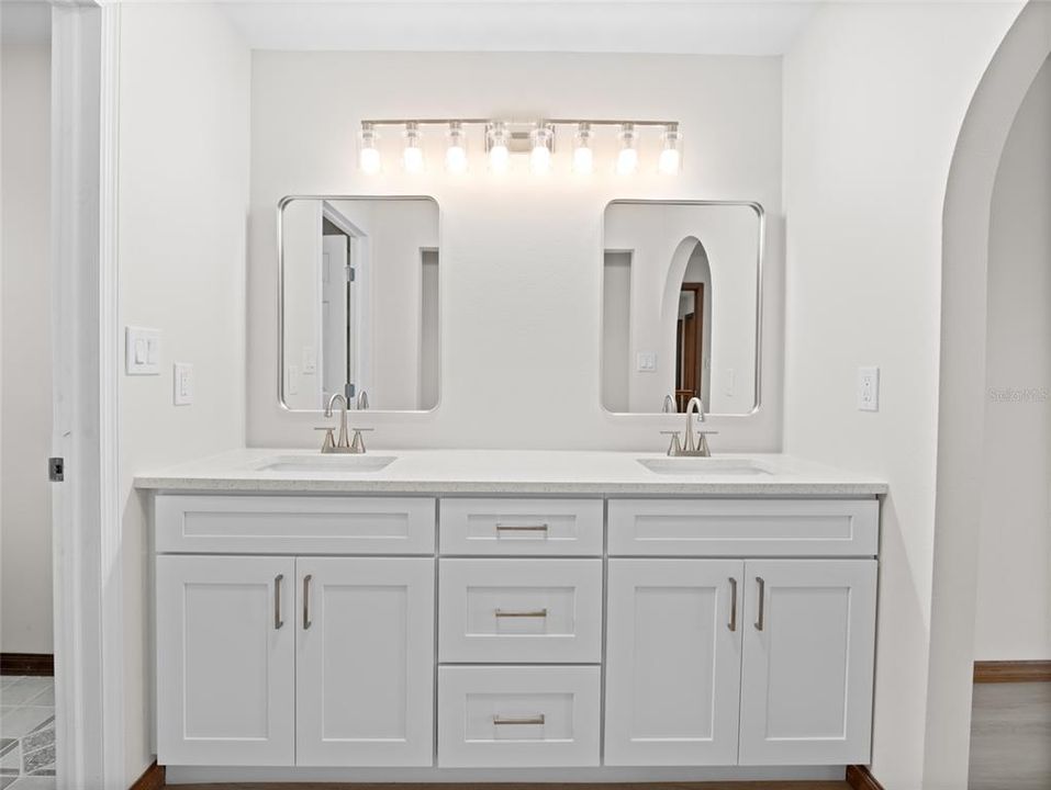 Active With Contract: $549,900 (3 beds, 2 baths, 2586 Square Feet)