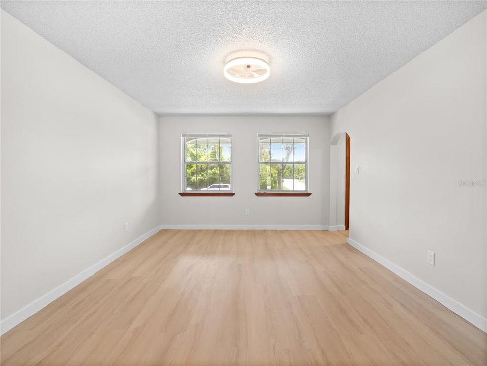 Active With Contract: $549,900 (3 beds, 2 baths, 2586 Square Feet)
