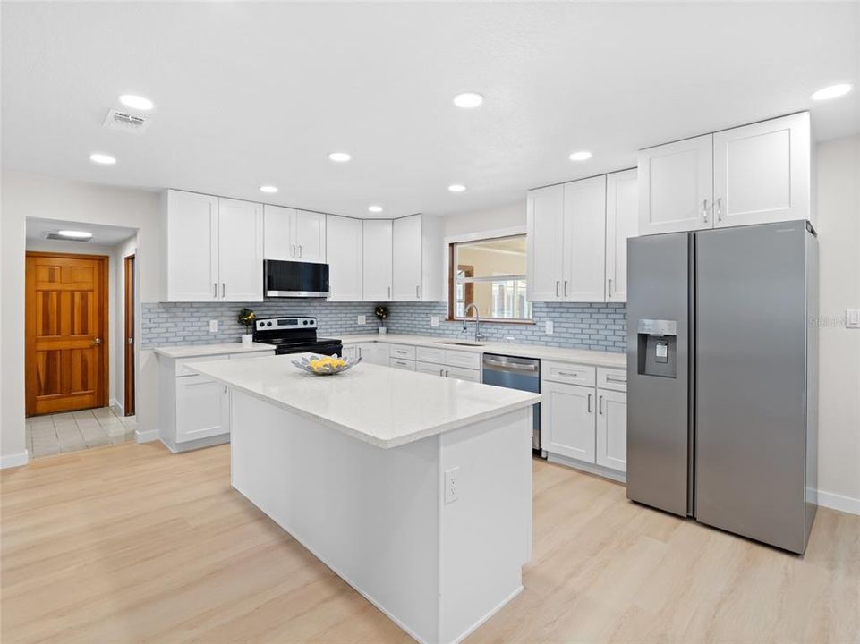 Active With Contract: $549,900 (3 beds, 2 baths, 2586 Square Feet)