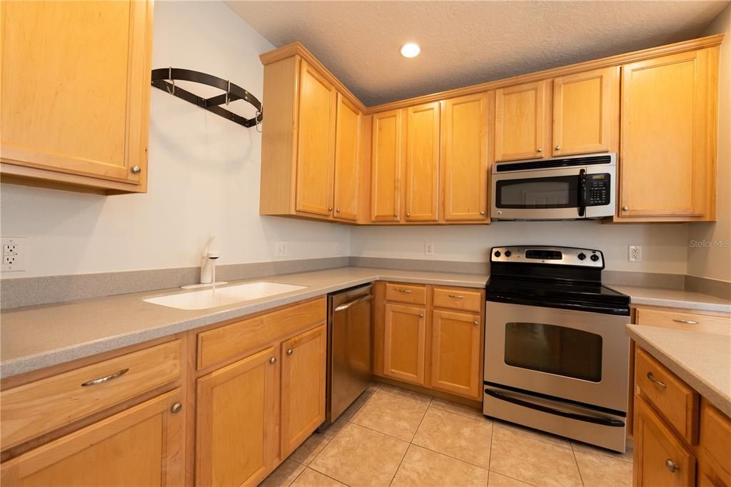 For Sale: $365,000 (3 beds, 2 baths, 1790 Square Feet)