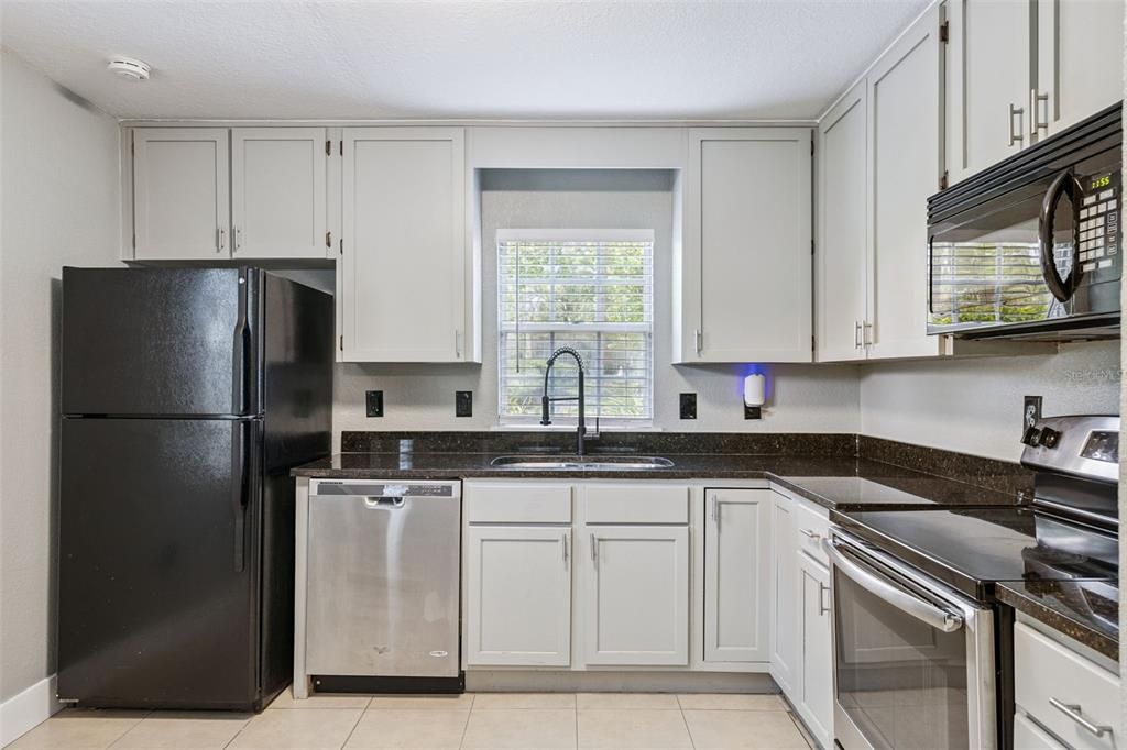 For Sale: $199,000 (2 beds, 2 baths, 1365 Square Feet)