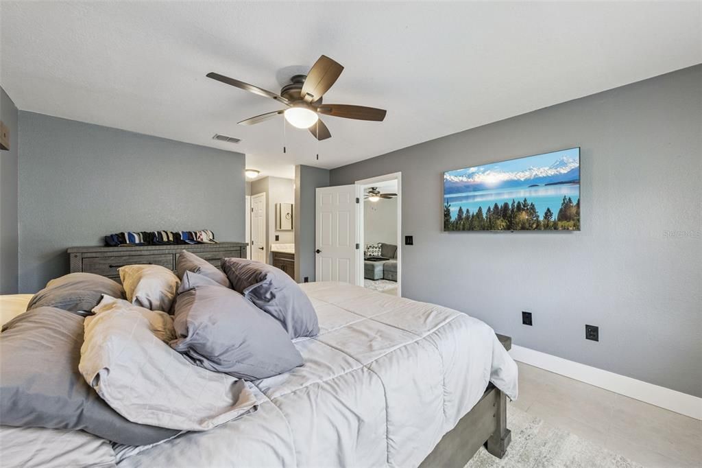 For Sale: $199,000 (2 beds, 2 baths, 1365 Square Feet)