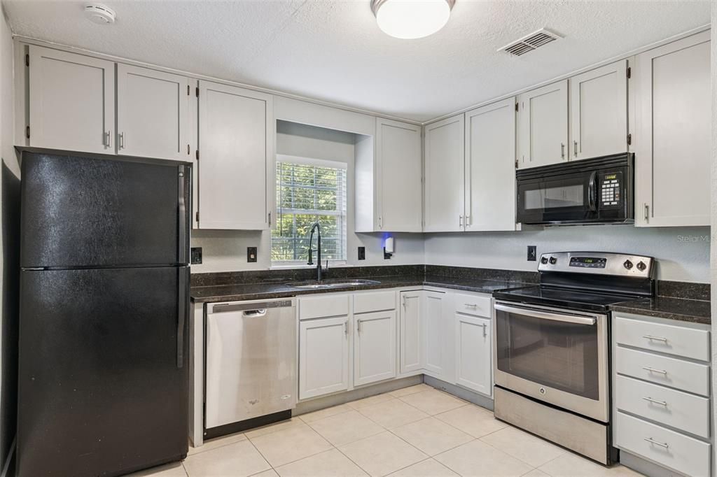 For Sale: $199,000 (2 beds, 2 baths, 1365 Square Feet)