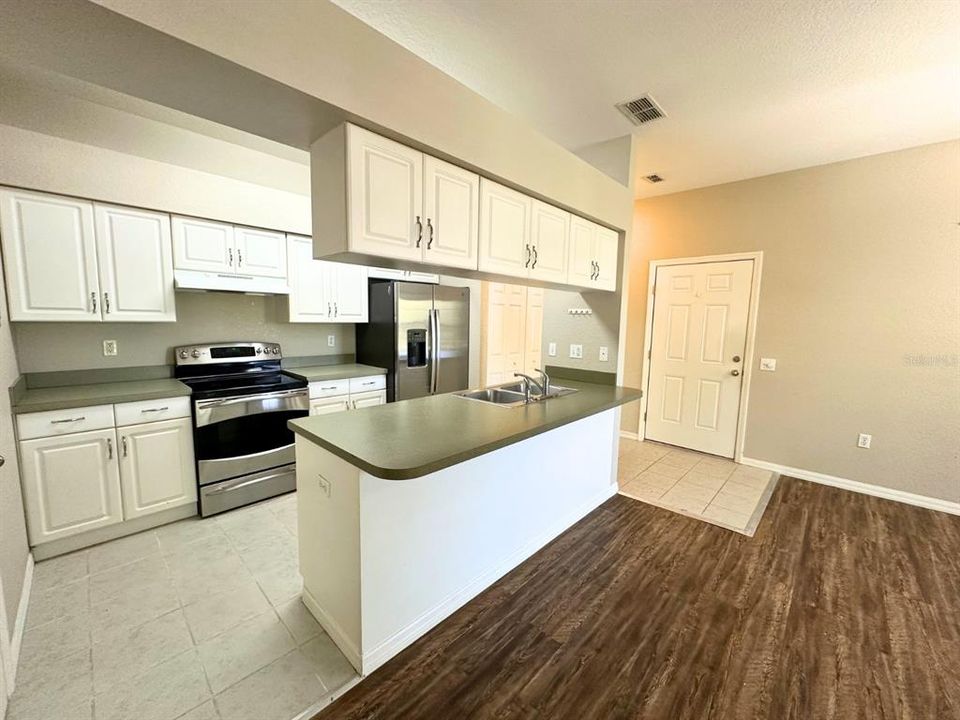 For Rent: $1,550 (2 beds, 2 baths, 1017 Square Feet)