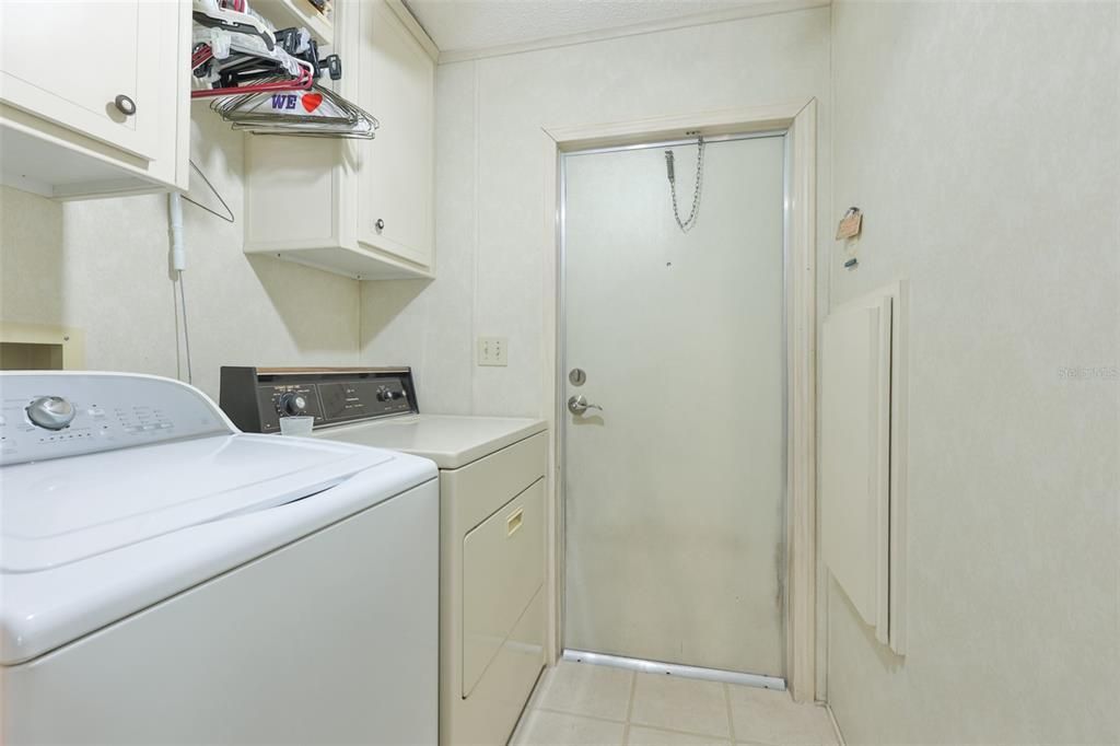 For Sale: $179,000 (2 beds, 2 baths, 1329 Square Feet)