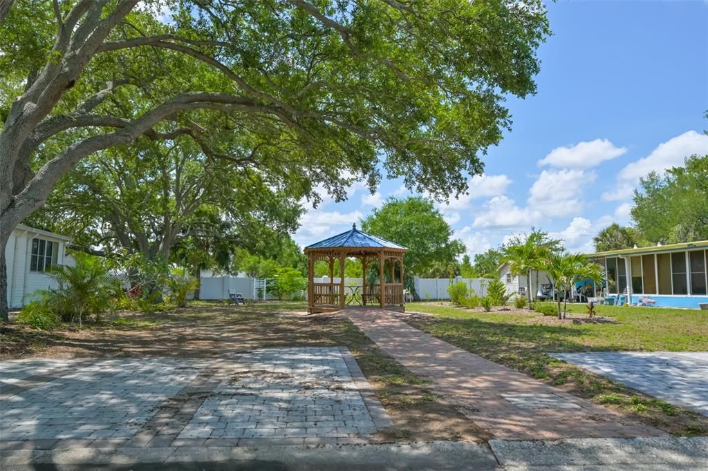 For Sale: $179,000 (2 beds, 2 baths, 1329 Square Feet)