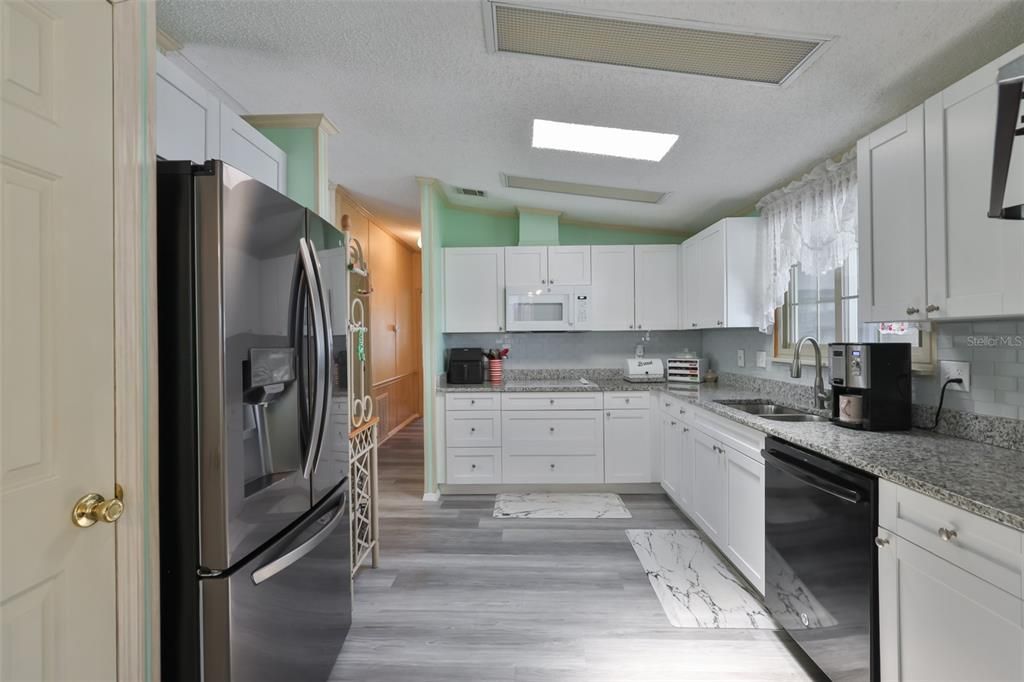 For Sale: $179,000 (2 beds, 2 baths, 1329 Square Feet)