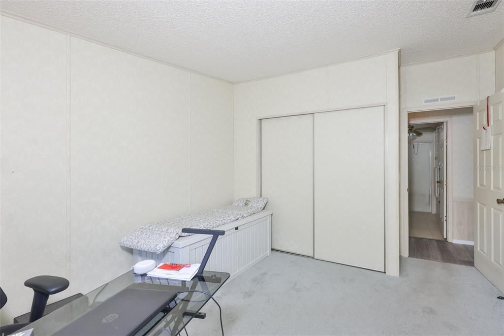 For Sale: $179,000 (2 beds, 2 baths, 1329 Square Feet)