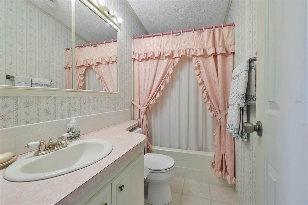 For Sale: $179,000 (2 beds, 2 baths, 1329 Square Feet)
