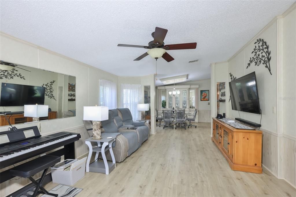 For Sale: $179,000 (2 beds, 2 baths, 1329 Square Feet)