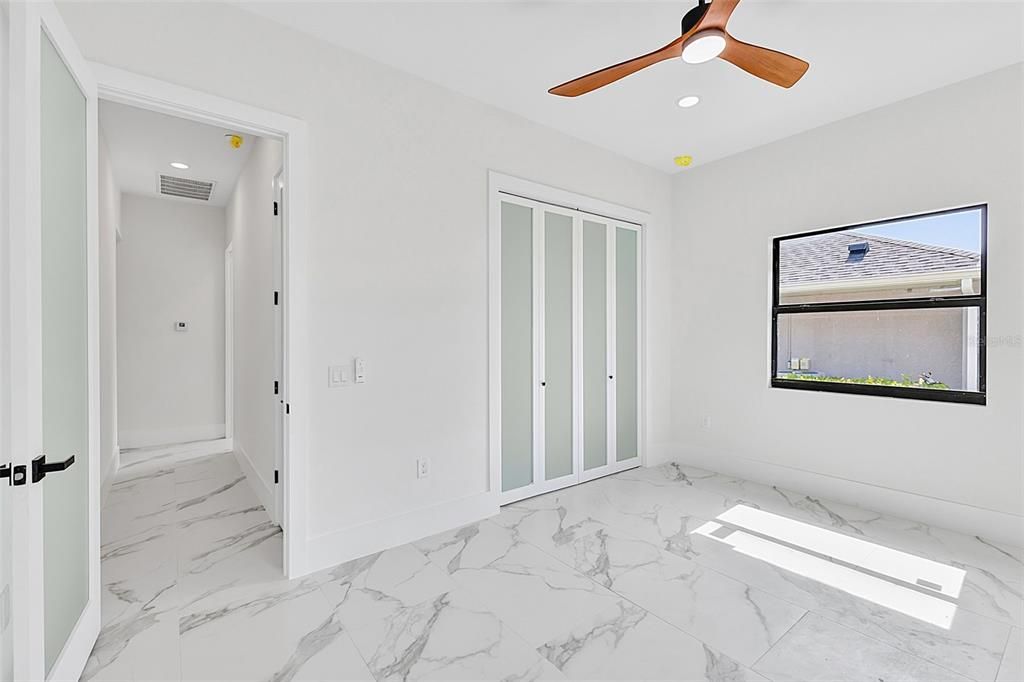 En Venta: $1,179,080 (4 camas, 3 baños, 2162 Pies cuadrados)