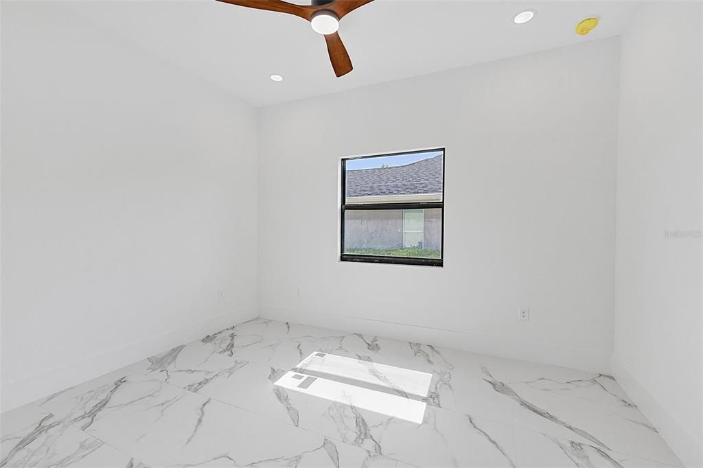 En Venta: $1,179,080 (4 camas, 3 baños, 2162 Pies cuadrados)