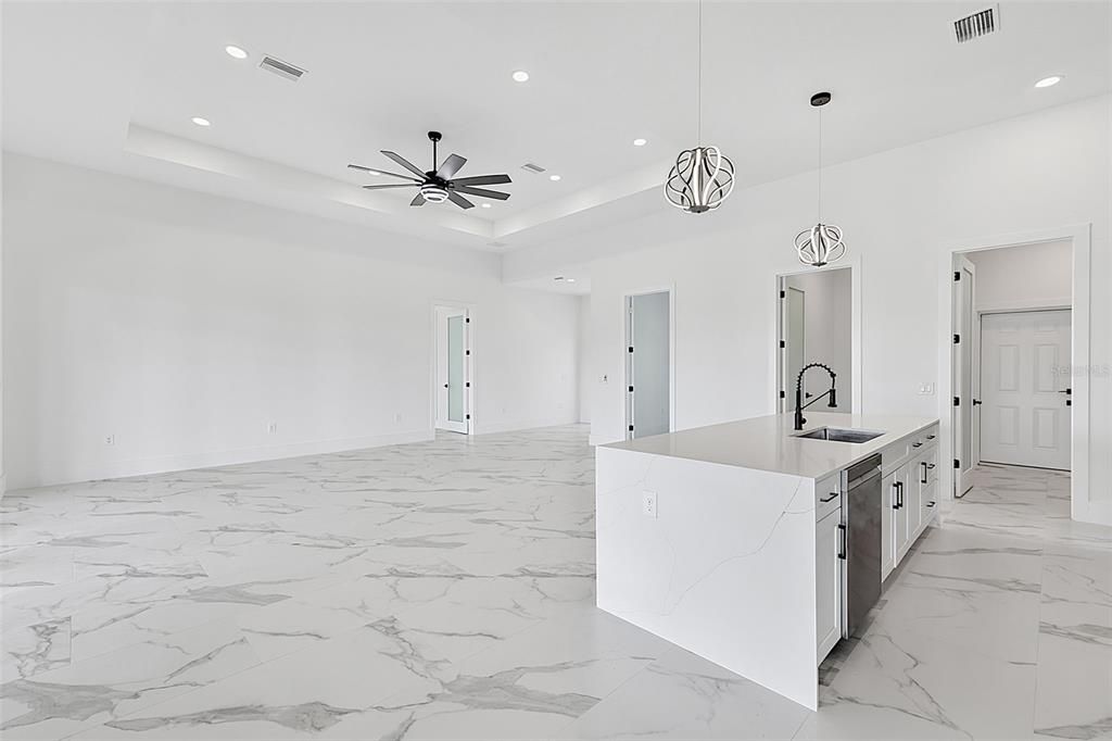 En Venta: $1,179,080 (4 camas, 3 baños, 2162 Pies cuadrados)