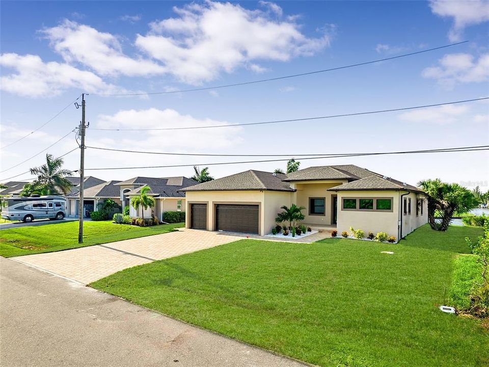 En Venta: $1,179,080 (4 camas, 3 baños, 2162 Pies cuadrados)