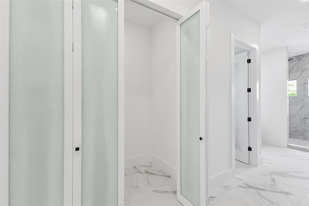 En Venta: $1,179,080 (4 camas, 3 baños, 2162 Pies cuadrados)