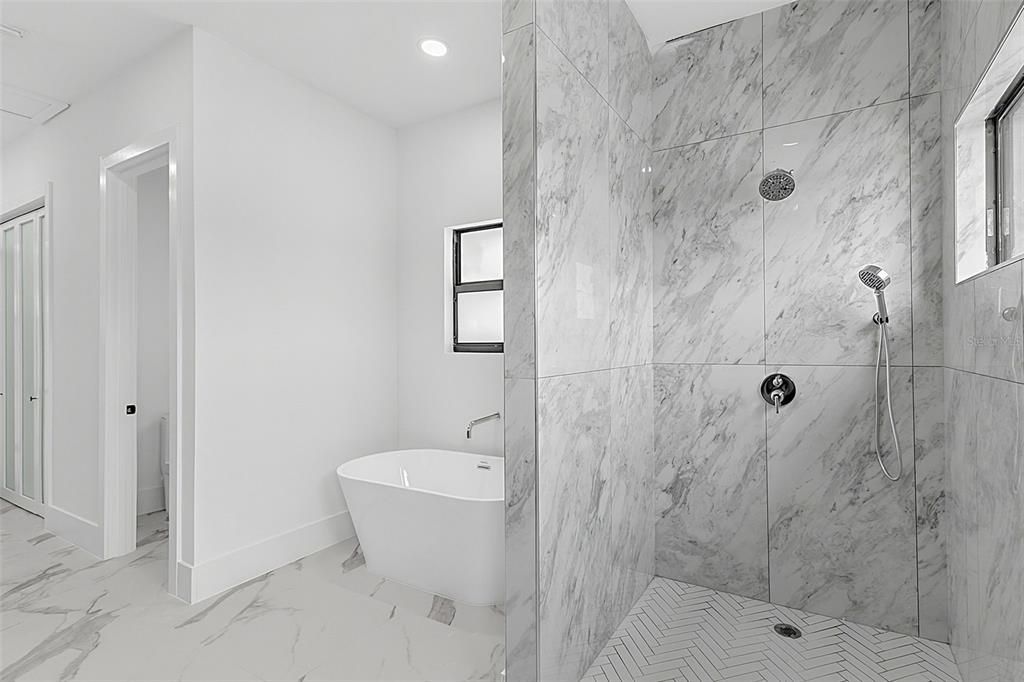 En Venta: $1,179,080 (4 camas, 3 baños, 2162 Pies cuadrados)