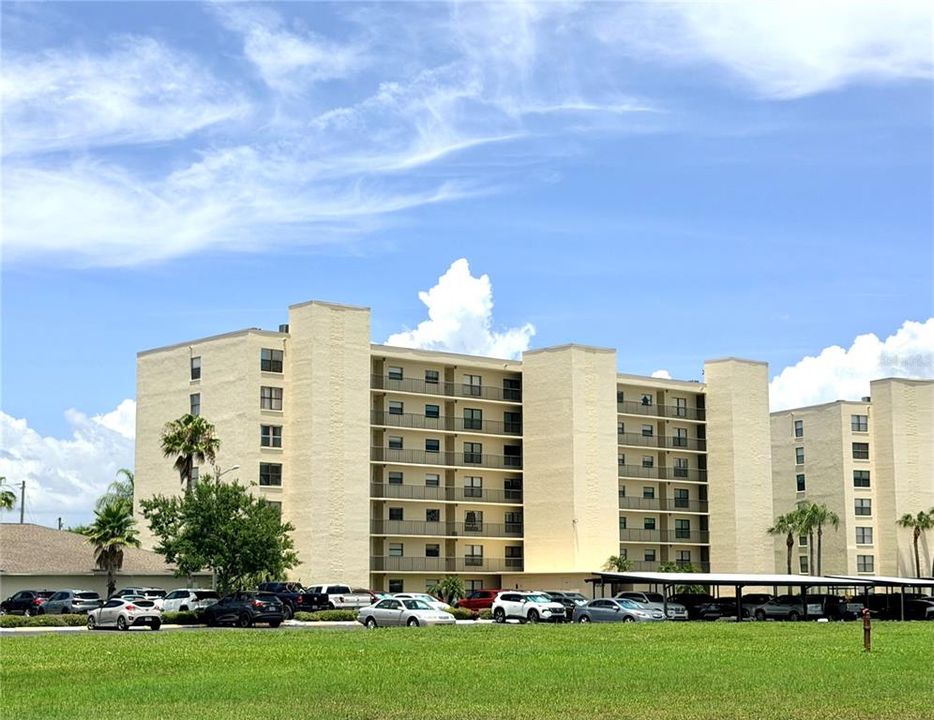 For Sale: $215,000 (2 beds, 2 baths, 960 Square Feet)